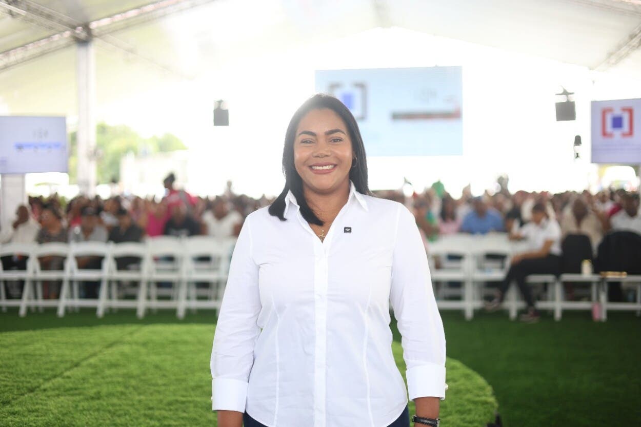 Diputada agradece por entrega de títulos y obras en Palavé