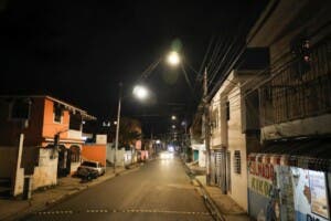 Edeeste mejora alumbrado en parte del Gran Santo Domingo