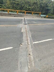 Anuncian reparación juntas expansión puente autopista Juan Pablo II con carretera Mella