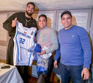 Abinader y Towns coordinan proyecto