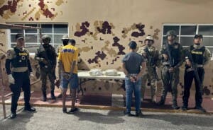 Apresan dos con 20 libras de marihuana