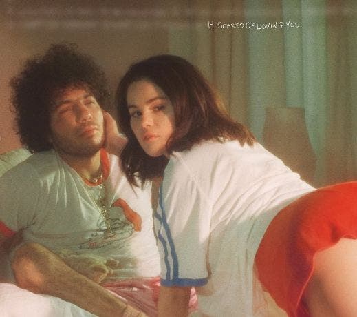 Selena Gómez lanza nuevo álbum junto a su pareja, el productor Benny Blanco