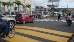 Reductores de velocidad en carretera Mella ayudan a proteger vida de peatones, pero choferes se quejan