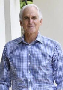 Aldo Leschhorn rebota al servicio del deporte