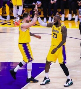 Luka Doncic conecta rápido con LeBron