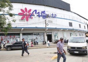 Comercios chinos se expanden en Santo Domingo Norte