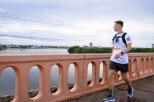 Joven Británico caminará 570 kilómetros por la educación en RD