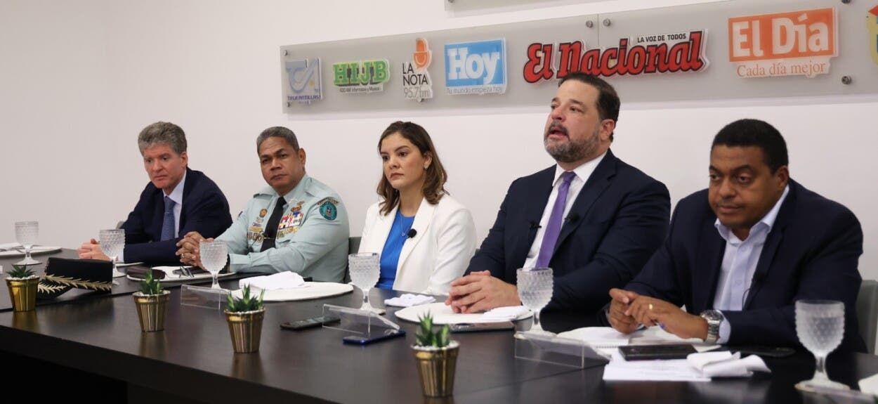 Ministro de Medio Ambiente dice no tiene recursos para sus labores