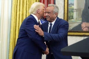 Robert F. Kennedy Jr. es aprobado por el Senado de EE.UU. como secretario de Salud