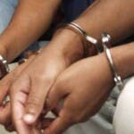 Policía apresa a dos implicados en asalto captado por cámaras en clínica de Los Alcarrizos