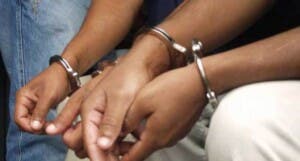 Detienen a pareja por fraude de 11 millones de pesos en el país