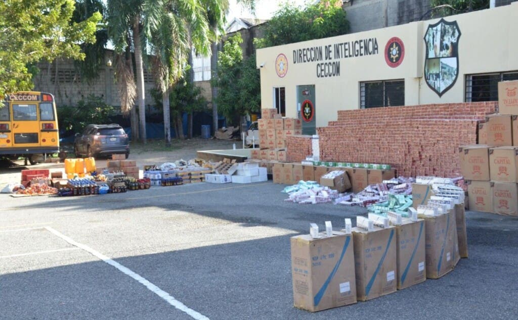 Cigarrilos y otras mercancías ilegales incautada por el Cesfront en la frontera