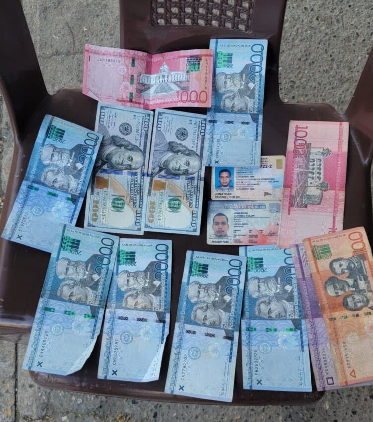 Dinero incautado por el Ejército a los traficantes de haitianos ilegales