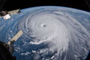¿Cómo serán los ciclones en el Atlántico y Pacífico oriental? Expertos responden