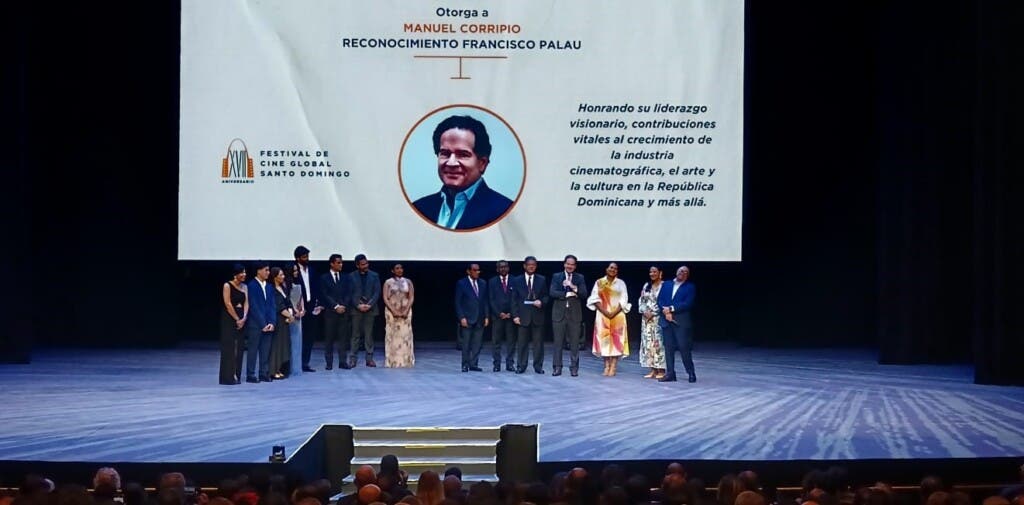  Reconocimiento Manuel Corripio en la apertura del  XVIII Festival de Cine Global Santo Domingo 2025