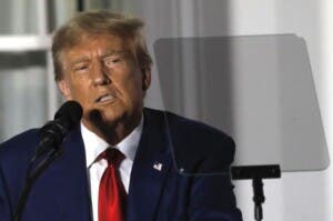 Trump culpa a demócratas por posible cierre del Gobierno federal
