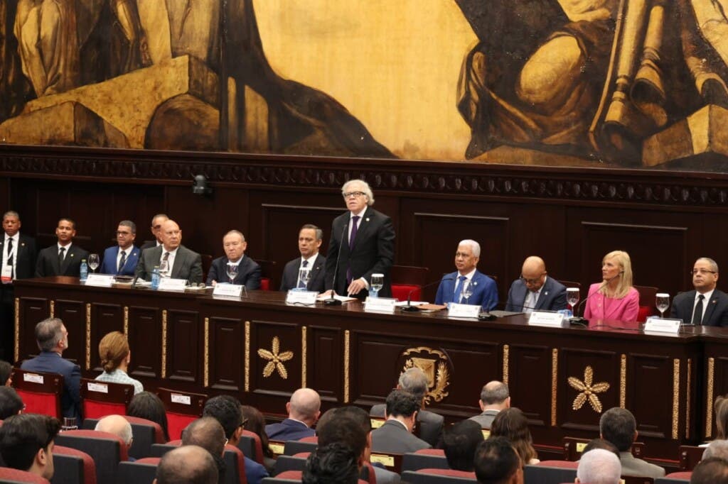 Luis Almagro lamenta atraso tecnológico de América Latina