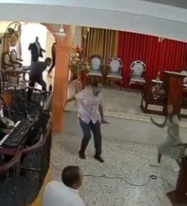 Apresan presunto enfermo mental que agredió feligreses en una iglesia de Higüey