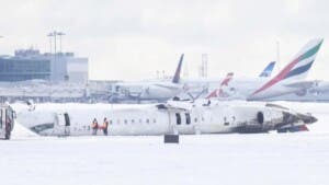 Investigan causa de accidente de avión en Toronto