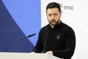 Zelenski: asediado y mirando hacia una Europa en decadencia