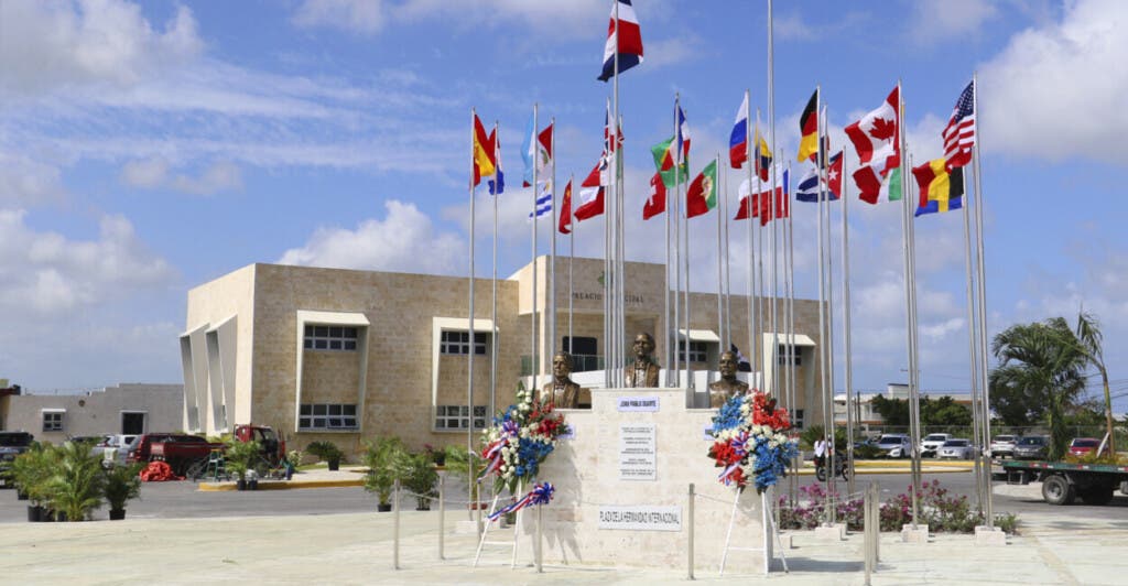 Fachada del Ayuntamiento municiapa de Verón-Punta Cana.