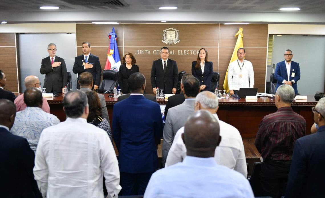 JCE y partidos debaten regulación candidaturas independientes