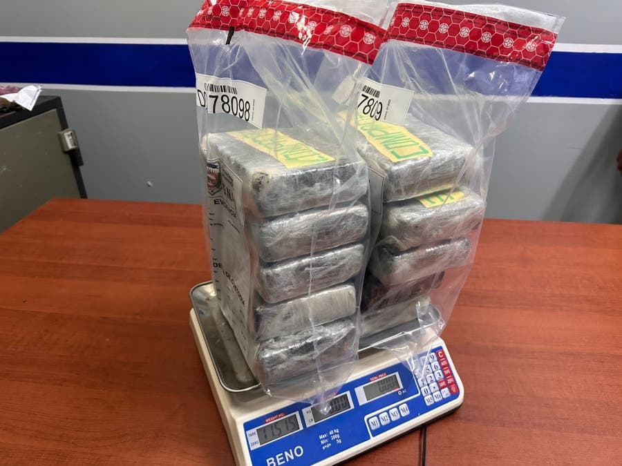 El hallazgo de la cocaina, se hizo mientras los agentes de la DNCD, realizaban labores de inspección.