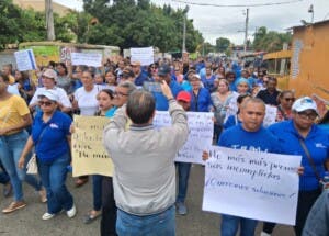 Profesores marchan en Cotuí exigiendo la terminación de varias escuelas