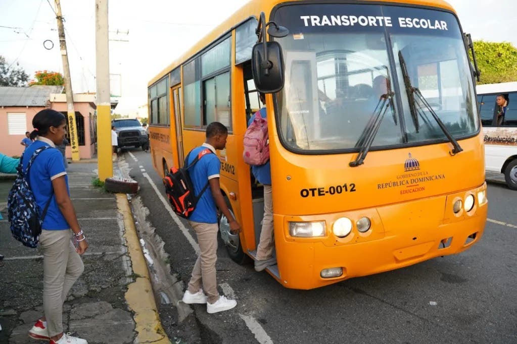 Capacitan personal del transporte escolar en Puerto Plata