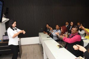 Senado imparte curso sobre lenguaje de señas