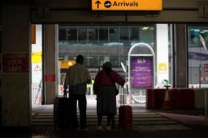 Heathrow defiende sus sistemas de respaldo tras apagón por incendio