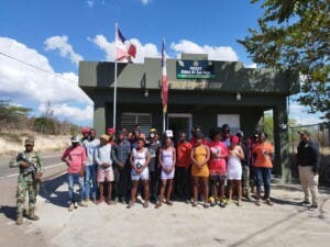 Arrestan a dos dominicanos por transportar indocumentados en maletero de autobús