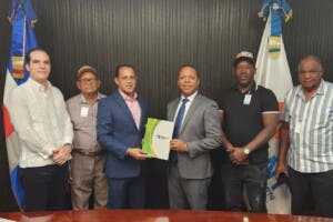 Fenacho presenta al Intrant proyecto de electromovilidad para autobuses eléctricos