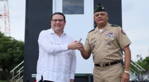 Aduanas dona unidades móviles a Defensa