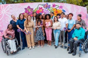 Alcaldía del DN y el Centro Carter develan mural sobre el derecho a la información de las mujeres