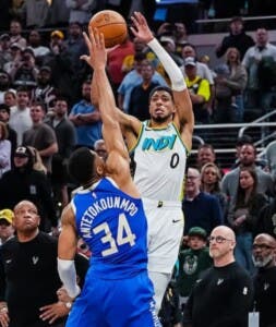 Tyrese Haliburton sorprende a Bucks
