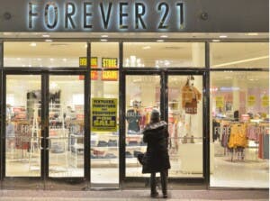 Cientos de empleados perderán sus trabajos por cierre 350 tiendas Forever 21