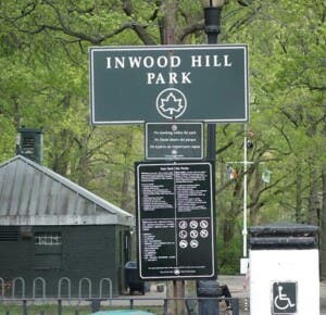 Encuentran mujer muerta en parque Alto Manhattan