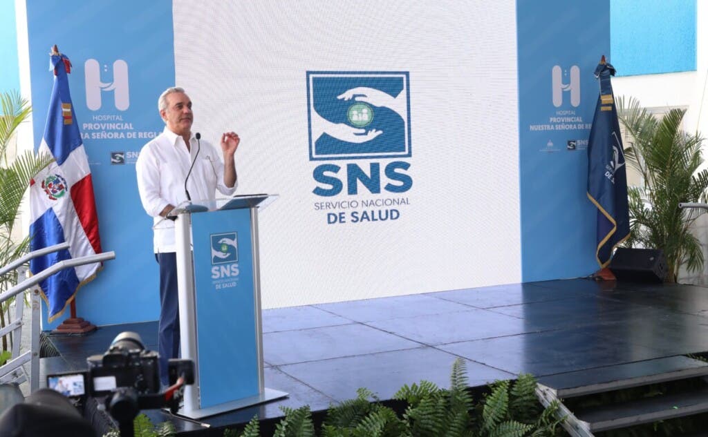El presidente Luis Abinader y el director del SNS, supervisaron además los trabajos de remozamiento de otros hospitales.