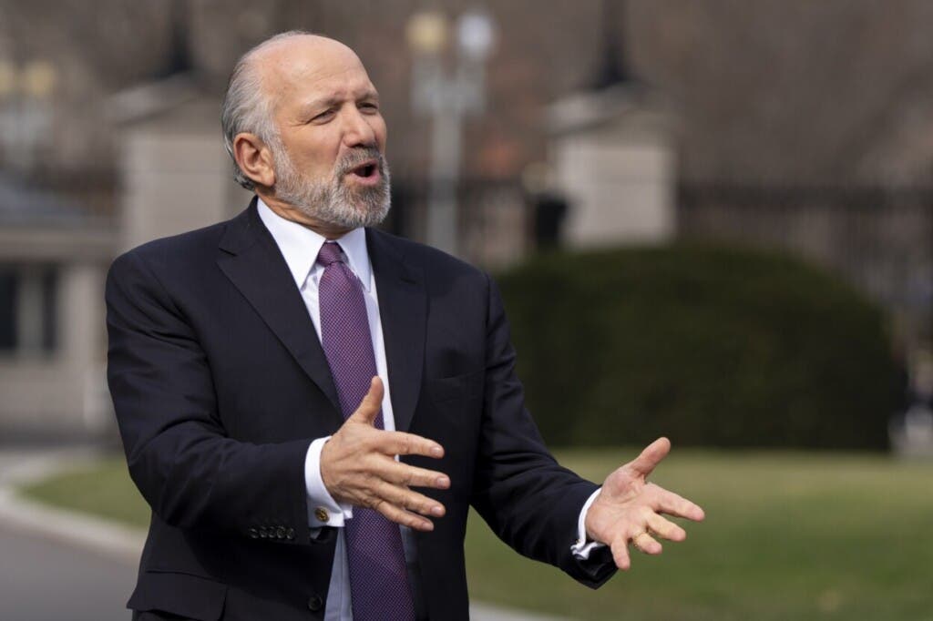 "Sé cuál es su objetivo (de Trump)... ningún impuesto para cualquiera que gane menos de 150.000 dólares al año. Ese es su objetivo. Para eso estoy trabajando", aseguró Lutnick a la cadena CBS sobre este objetivo fiscal de Trump "una vez se equilibre el presupuesto" estatal.