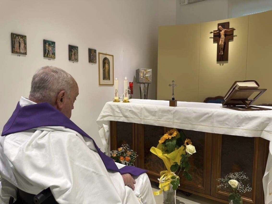 Lo nuevo sobre el papa Francisco: Vaticano publica primera foto tras 31 día en el hospital