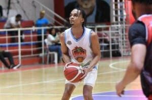 Caminantes siguen invictos en el torneo de baloncesto de Santo Domingo