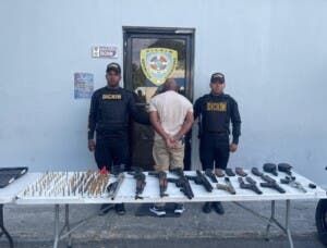 Policía Nacional incauta arsenal de armas en Baní