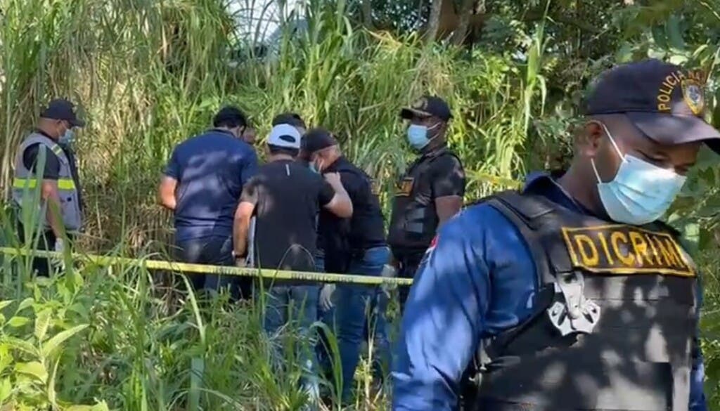 La Policía localizó ayer unas osamentas que se presumen es el cadáver del taxista Alfred Joel Fernández. Tras el hallazgo fue arrestado Óscar José Ureña, Boca, quien llevó a la Policía al lugar.