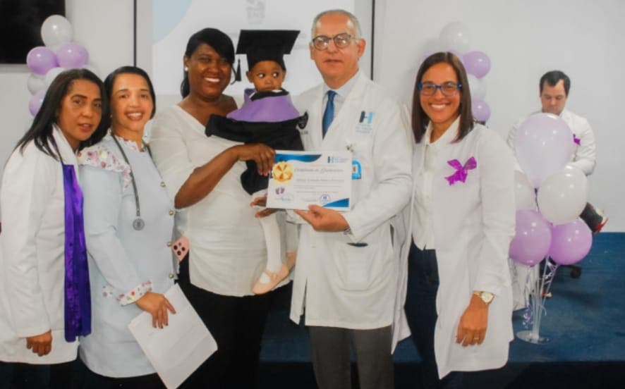 Hospital Vinicio Calventi celebra la graduación de 20 niños prematuros del Programa Mamá Canguro