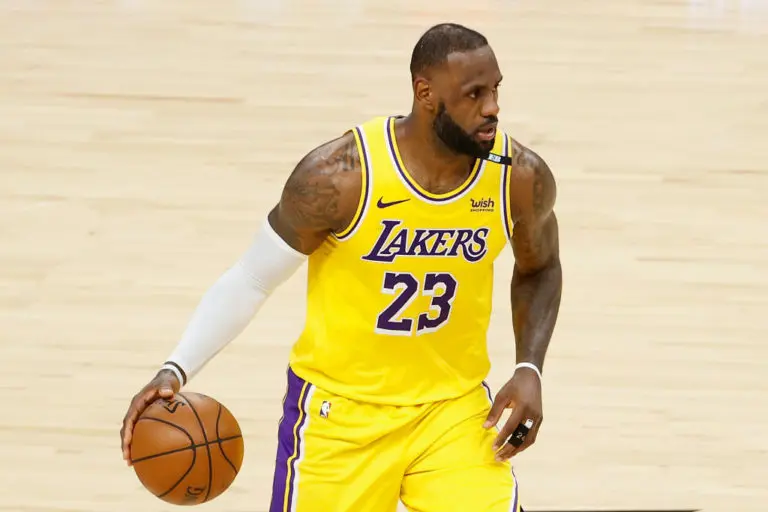 LeBron, Paul y Lowry En raro club de la NBA