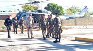 Ministro de Defensa supervisa tropas y avance de la verja fronteriza