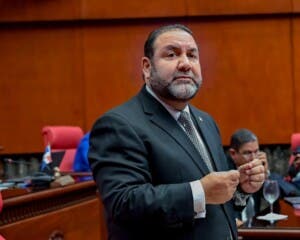 Senador Genao insta a marchantes a actuar con prudencia en Bávaro