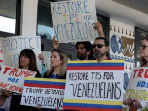 Victoria para venezolanos: juez bloquea fin del TPS por Trump