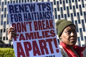 Venezolanos y haitianos con TPS piden bloquear su fin